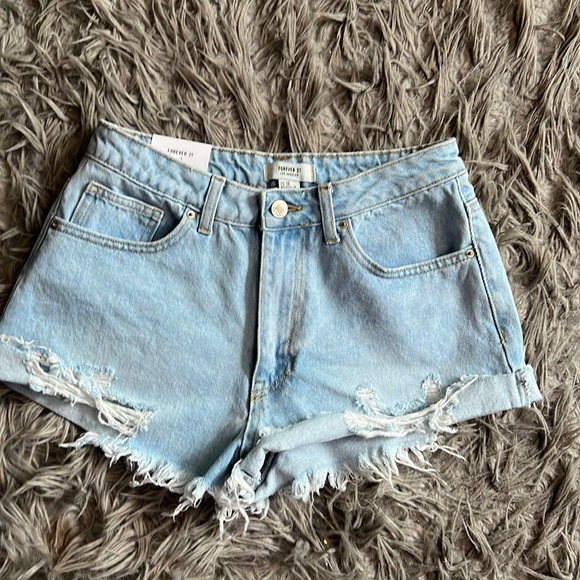 Light denim jean shorts. - Picture 1 of 3